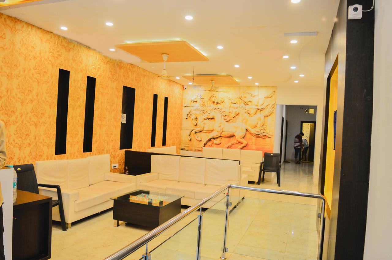 אויאיין Hotel City Palace מראה חיצוני תמונה