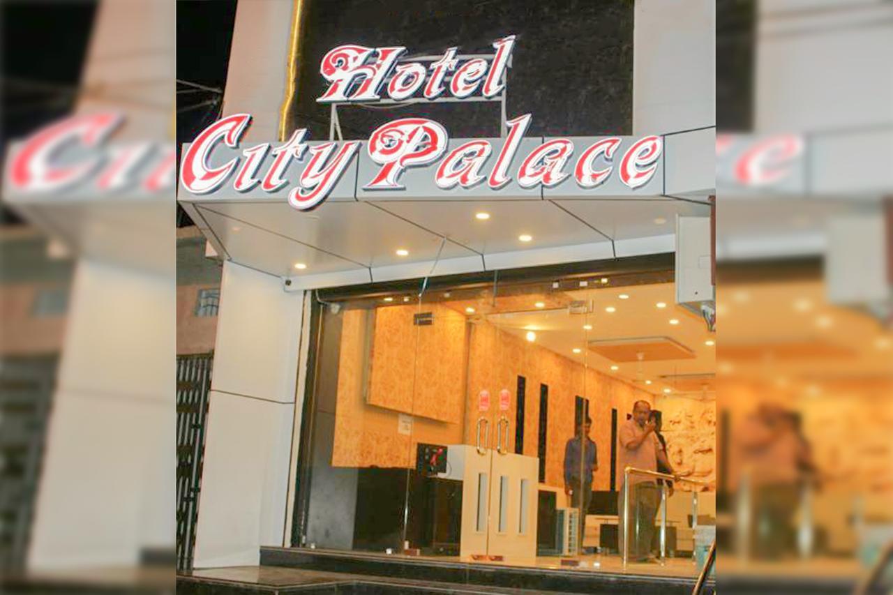 אויאיין Hotel City Palace מראה חיצוני תמונה